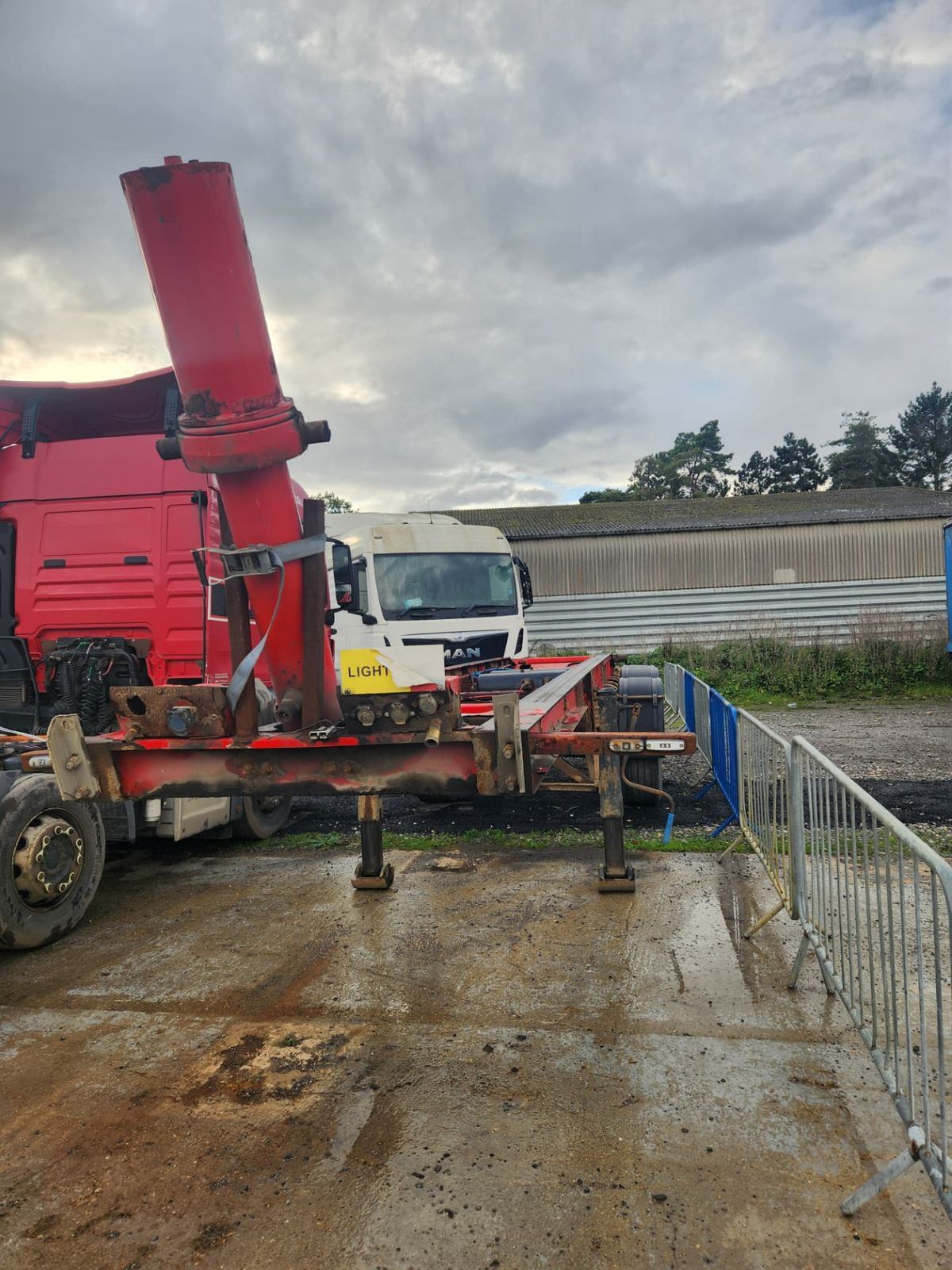 Customer-owned trailer photographed in a yard; not evidence of Maximus-owned transport equipment or current availability